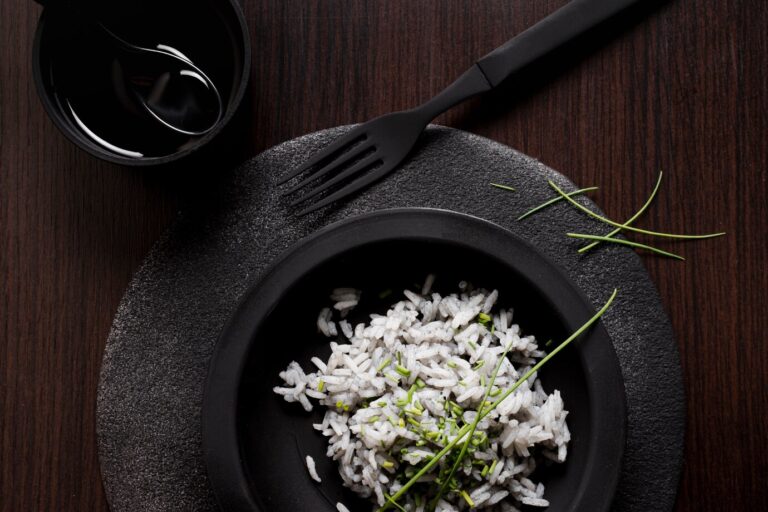 delicious-sushi-rice-black-plate-with-fork-soy-sauce_23-2148425543 поминки
