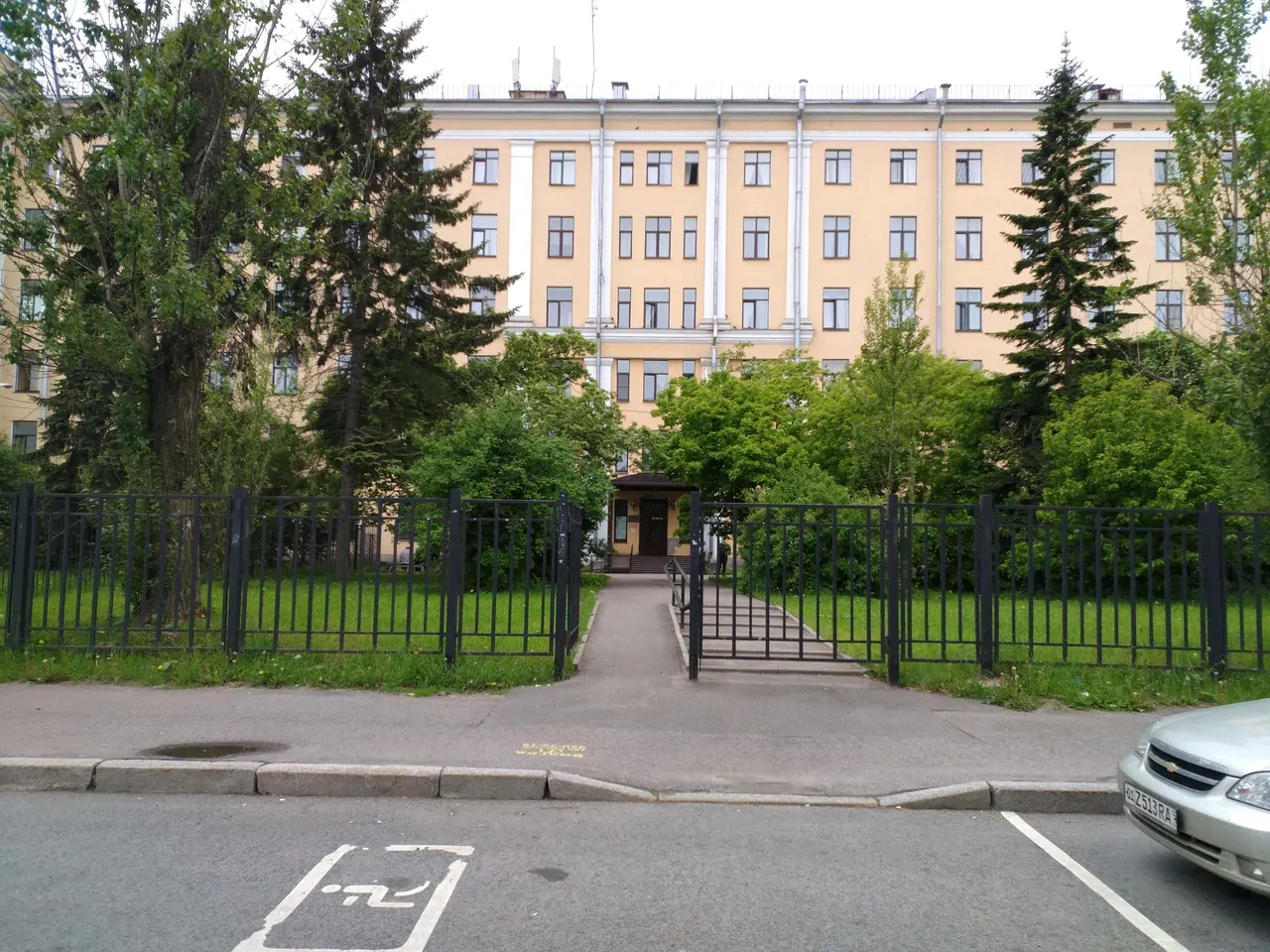 Больницы Фрунзенского района